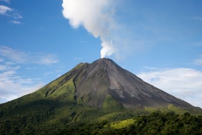 mob-arenal-volcano-smoking-2966951